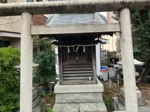 神社の{uncategorized: "未分類", other: "その他", undefined: "問題あり", building: "その他建物", grave: "お墓", sacred_gate: "鳥居", guardian: "狛犬", statue: "像", buddha: "仏像", history: "歴史", nature: "自然", garden: "庭園", animal: "動物", pagoda: "塔", temizu: "手水舎", mountain_gate: "山門・神門", sanctuary: "本殿・本堂", subordinate: "末社・摂社", art: "芸術", scenery: "景色", jizo: "地蔵", ema: "絵馬", goshuin: "御朱印", omikuji: "おみくじ", items: "授与品その他", amulet: "お守り", goshuincho: "御朱印帳", eats: "食事", festival: "お祭り", votive_dance: "神楽", shichigosan: "七五三参", wedding: "結婚式", experience: "体験その他", initially: "初詣", around: "周辺", anti_infection: "感染症対策"}