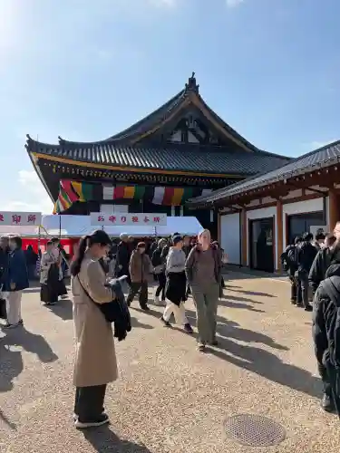 蓮華王院（三十三間堂）の{uncategorized: "未分類", other: "その他", undefined: "問題あり", building: "その他建物", grave: "お墓", sacred_gate: "鳥居", guardian: "狛犬", statue: "像", buddha: "仏像", history: "歴史", nature: "自然", garden: "庭園", animal: "動物", pagoda: "塔", temizu: "手水舎", mountain_gate: "山門・神門", sanctuary: "本殿・本堂", subordinate: "末社・摂社", art: "芸術", scenery: "景色", jizo: "地蔵", ema: "絵馬", goshuin: "御朱印", omikuji: "おみくじ", items: "授与品その他", amulet: "お守り", goshuincho: "御朱印帳", eats: "食事", festival: "お祭り", votive_dance: "神楽", shichigosan: "七五三参", wedding: "結婚式", experience: "体験その他", initially: "初詣", around: "周辺", anti_infection: "感染症対策"}