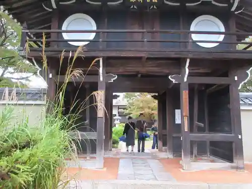源光庵の山門・神門