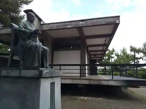 福井神社の像