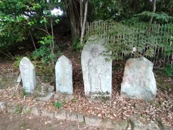 白毫寺の{uncategorized: "未分類", other: "その他", undefined: "問題あり", building: "その他建物", grave: "お墓", sacred_gate: "鳥居", guardian: "狛犬", statue: "像", buddha: "仏像", history: "歴史", nature: "自然", garden: "庭園", animal: "動物", pagoda: "塔", temizu: "手水舎", mountain_gate: "山門・神門", sanctuary: "本殿・本堂", subordinate: "末社・摂社", art: "芸術", scenery: "景色", jizo: "地蔵", ema: "絵馬", goshuin: "御朱印", omikuji: "おみくじ", items: "授与品その他", amulet: "お守り", goshuincho: "御朱印帳", eats: "食事", festival: "お祭り", votive_dance: "神楽", shichigosan: "七五三参", wedding: "結婚式", experience: "体験その他", initially: "初詣", around: "周辺", anti_infection: "感染症対策"}