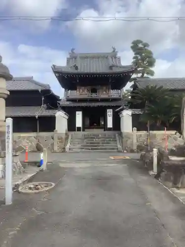 普門寺の山門