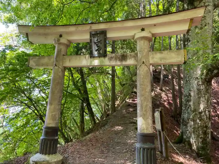 三峯神社の鳥居