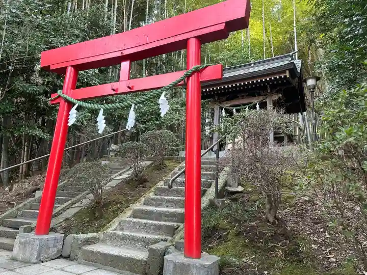 武州柿生琴平神社の{uncategorized: "未分類", other: "その他", undefined: "問題あり", building: "その他建物", grave: "お墓", sacred_gate: "鳥居", guardian: "狛犬", statue: "像", buddha: "仏像", history: "歴史", nature: "自然", garden: "庭園", animal: "動物", pagoda: "塔", temizu: "手水舎", mountain_gate: "山門・神門", sanctuary: "本殿・本堂", subordinate: "末社・摂社", art: "芸術", scenery: "景色", jizo: "地蔵", ema: "絵馬", goshuin: "御朱印", omikuji: "おみくじ", items: "授与品その他", amulet: "お守り", goshuincho: "御朱印帳", eats: "食事", festival: "お祭り", votive_dance: "神楽", shichigosan: "七五三参", wedding: "結婚式", experience: "体験その他", initially: "初詣", around: "周辺", anti_infection: "感染症対策"}