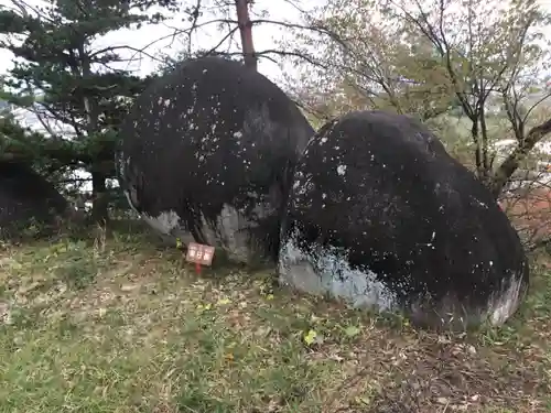 山梨岡神社の建物その他