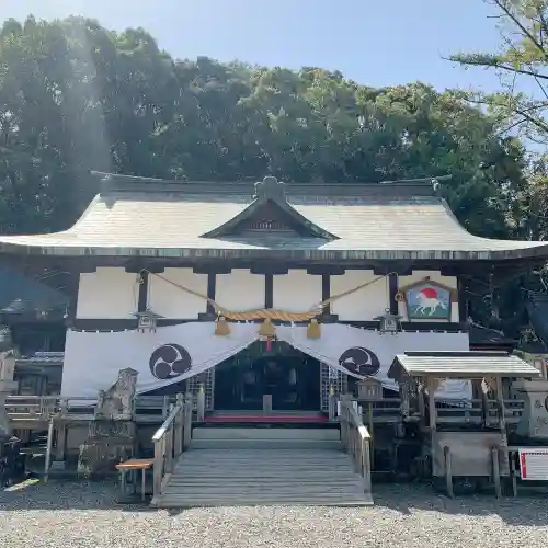 闘鶏神社の{uncategorized: "未分類", other: "その他", undefined: "問題あり", building: "その他建物", grave: "お墓", sacred_gate: "鳥居", guardian: "狛犬", statue: "像", buddha: "仏像", history: "歴史", nature: "自然", garden: "庭園", animal: "動物", pagoda: "塔", temizu: "手水舎", mountain_gate: "山門・神門", sanctuary: "本殿・本堂", subordinate: "末社・摂社", art: "芸術", scenery: "景色", jizo: "地蔵", ema: "絵馬", goshuin: "御朱印", omikuji: "おみくじ", items: "授与品その他", amulet: "お守り", goshuincho: "御朱印帳", eats: "食事", festival: "お祭り", votive_dance: "神楽", shichigosan: "七五三参", wedding: "結婚式", experience: "体験その他", initially: "初詣", around: "周辺", anti_infection: "感染症対策"}