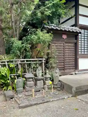 永泉寺の{uncategorized: "未分類", other: "その他", undefined: "問題あり", building: "その他建物", grave: "お墓", sacred_gate: "鳥居", guardian: "狛犬", statue: "像", buddha: "仏像", history: "歴史", nature: "自然", garden: "庭園", animal: "動物", pagoda: "塔", temizu: "手水舎", mountain_gate: "山門・神門", sanctuary: "本殿・本堂", subordinate: "末社・摂社", art: "芸術", scenery: "景色", jizo: "地蔵", ema: "絵馬", goshuin: "御朱印", omikuji: "おみくじ", items: "授与品その他", amulet: "お守り", goshuincho: "御朱印帳", eats: "食事", festival: "お祭り", votive_dance: "神楽", shichigosan: "七五三参", wedding: "結婚式", experience: "体験その他", initially: "初詣", around: "周辺", anti_infection: "感染症対策"}