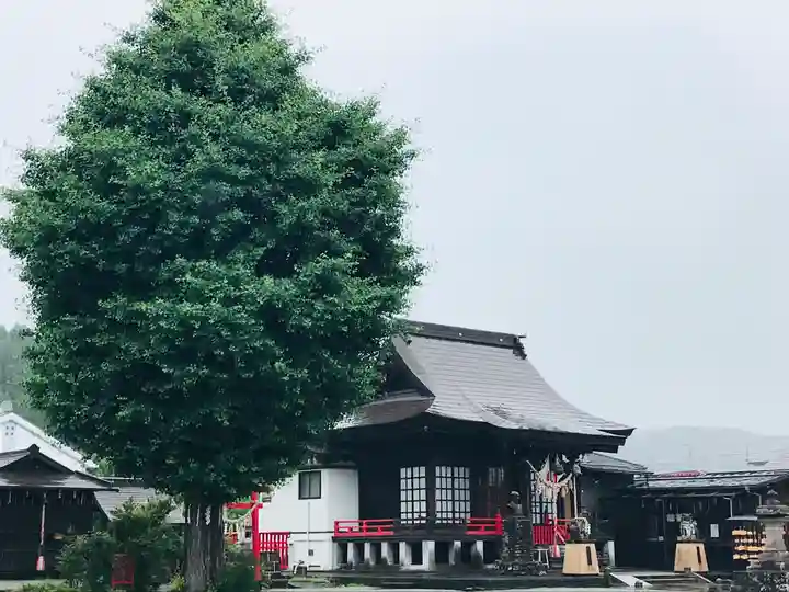 白鳥神社の本殿・本堂