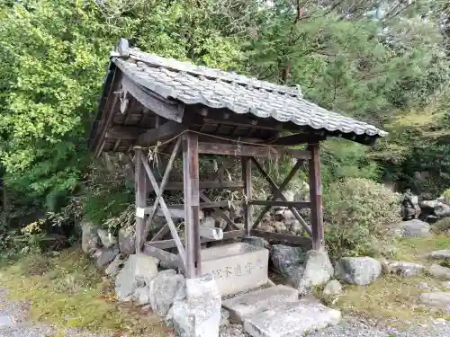 與能神社の{uncategorized: "未分類", other: "その他", undefined: "問題あり", building: "その他建物", grave: "お墓", sacred_gate: "鳥居", guardian: "狛犬", statue: "像", buddha: "仏像", history: "歴史", nature: "自然", garden: "庭園", animal: "動物", pagoda: "塔", temizu: "手水舎", mountain_gate: "山門・神門", sanctuary: "本殿・本堂", subordinate: "末社・摂社", art: "芸術", scenery: "景色", jizo: "地蔵", ema: "絵馬", goshuin: "御朱印", omikuji: "おみくじ", items: "授与品その他", amulet: "お守り", goshuincho: "御朱印帳", eats: "食事", festival: "お祭り", votive_dance: "神楽", shichigosan: "七五三参", wedding: "結婚式", experience: "体験その他", initially: "初詣", around: "周辺", anti_infection: "感染症対策"}