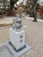 三輪神社の像