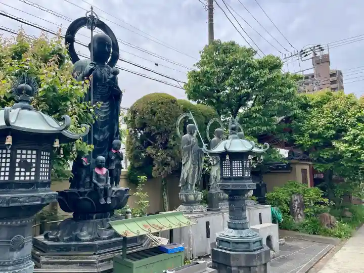 地蔵寺の{uncategorized: "未分類", other: "その他", undefined: "問題あり", building: "その他建物", grave: "お墓", sacred_gate: "鳥居", guardian: "狛犬", statue: "像", buddha: "仏像", history: "歴史", nature: "自然", garden: "庭園", animal: "動物", pagoda: "塔", temizu: "手水舎", mountain_gate: "山門・神門", sanctuary: "本殿・本堂", subordinate: "末社・摂社", art: "芸術", scenery: "景色", jizo: "地蔵", ema: "絵馬", goshuin: "御朱印", omikuji: "おみくじ", items: "授与品その他", amulet: "お守り", goshuincho: "御朱印帳", eats: "食事", festival: "お祭り", votive_dance: "神楽", shichigosan: "七五三参", wedding: "結婚式", experience: "体験その他", initially: "初詣", around: "周辺", anti_infection: "感染症対策"}