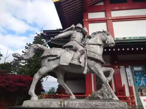 武蔵御嶽神社の像