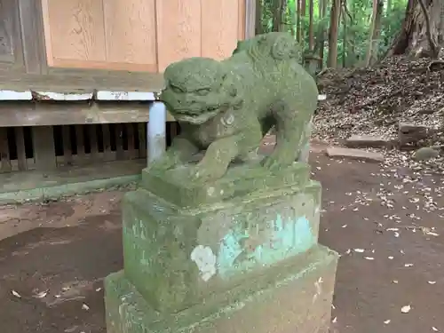 平岡鳥見神社の狛犬