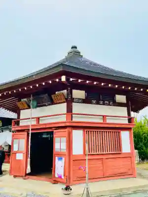 明智寺の{uncategorized: "未分類", other: "その他", undefined: "問題あり", building: "その他建物", grave: "お墓", sacred_gate: "鳥居", guardian: "狛犬", statue: "像", buddha: "仏像", history: "歴史", nature: "自然", garden: "庭園", animal: "動物", pagoda: "塔", temizu: "手水舎", mountain_gate: "山門・神門", sanctuary: "本殿・本堂", subordinate: "末社・摂社", art: "芸術", scenery: "景色", jizo: "地蔵", ema: "絵馬", goshuin: "御朱印", omikuji: "おみくじ", items: "授与品その他", amulet: "お守り", goshuincho: "御朱印帳", eats: "食事", festival: "お祭り", votive_dance: "神楽", shichigosan: "七五三参", wedding: "結婚式", experience: "体験その他", initially: "初詣", around: "周辺", anti_infection: "感染症対策"}
