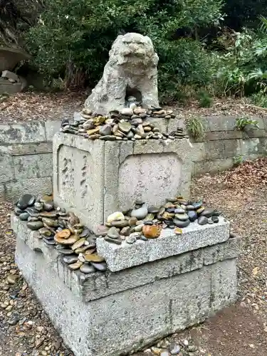 大洗磯前神社の{uncategorized: "未分類", other: "その他", undefined: "問題あり", building: "その他建物", grave: "お墓", sacred_gate: "鳥居", guardian: "狛犬", statue: "像", buddha: "仏像", history: "歴史", nature: "自然", garden: "庭園", animal: "動物", pagoda: "塔", temizu: "手水舎", mountain_gate: "山門・神門", sanctuary: "本殿・本堂", subordinate: "末社・摂社", art: "芸術", scenery: "景色", jizo: "地蔵", ema: "絵馬", goshuin: "御朱印", omikuji: "おみくじ", items: "授与品その他", amulet: "お守り", goshuincho: "御朱印帳", eats: "食事", festival: "お祭り", votive_dance: "神楽", shichigosan: "七五三参", wedding: "結婚式", experience: "体験その他", initially: "初詣", around: "周辺", anti_infection: "感染症対策"}