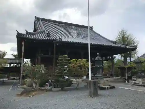 穴太寺の本殿・本堂