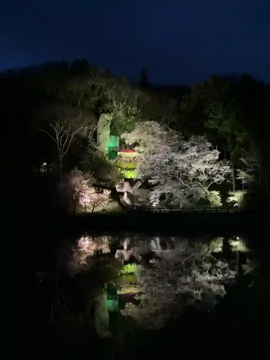 堂の下の岩観音の{uncategorized: "未分類", other: "その他", undefined: "問題あり", building: "その他建物", grave: "お墓", sacred_gate: "鳥居", guardian: "狛犬", statue: "像", buddha: "仏像", history: "歴史", nature: "自然", garden: "庭園", animal: "動物", pagoda: "塔", temizu: "手水舎", mountain_gate: "山門・神門", sanctuary: "本殿・本堂", subordinate: "末社・摂社", art: "芸術", scenery: "景色", jizo: "地蔵", ema: "絵馬", goshuin: "御朱印", omikuji: "おみくじ", items: "授与品その他", amulet: "お守り", goshuincho: "御朱印帳", eats: "食事", festival: "お祭り", votive_dance: "神楽", shichigosan: "七五三参", wedding: "結婚式", experience: "体験その他", initially: "初詣", around: "周辺", anti_infection: "感染症対策"}