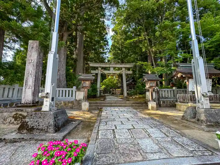 雄山神社中宮祈願殿(富山県)