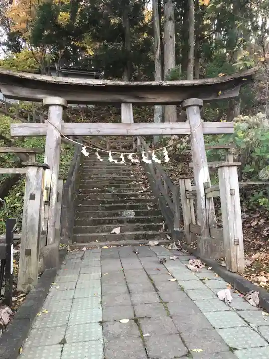 諏訪神社の鳥居