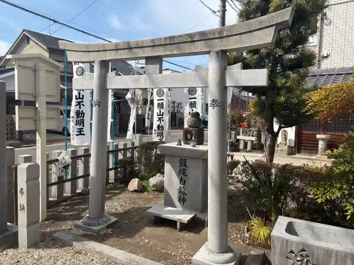 豪潮寺(不動院)の{uncategorized: "未分類", other: "その他", undefined: "問題あり", building: "その他建物", grave: "お墓", sacred_gate: "鳥居", guardian: "狛犬", statue: "像", buddha: "仏像", history: "歴史", nature: "自然", garden: "庭園", animal: "動物", pagoda: "塔", temizu: "手水舎", mountain_gate: "山門・神門", sanctuary: "本殿・本堂", subordinate: "末社・摂社", art: "芸術", scenery: "景色", jizo: "地蔵", ema: "絵馬", goshuin: "御朱印", omikuji: "おみくじ", items: "授与品その他", amulet: "お守り", goshuincho: "御朱印帳", eats: "食事", festival: "お祭り", votive_dance: "神楽", shichigosan: "七五三参", wedding: "結婚式", experience: "体験その他", initially: "初詣", around: "周辺", anti_infection: "感染症対策"}