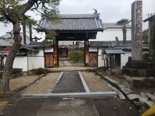 来昌寺の山門