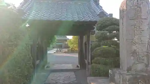 常顕寺の山門