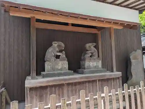 調神社の像