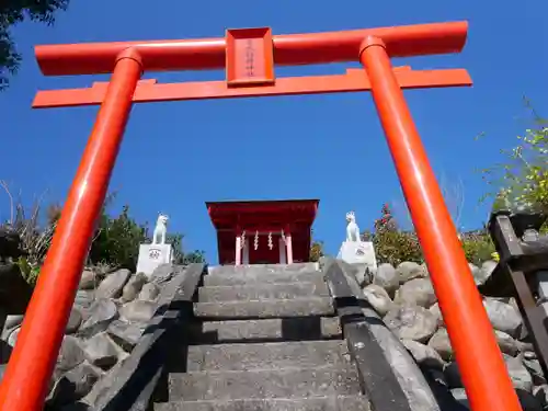 差出磯大嶽山神社 仕事と健康と厄よけの神さまの鳥居