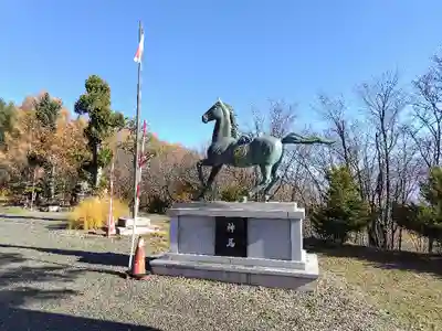 中富良野神社の像