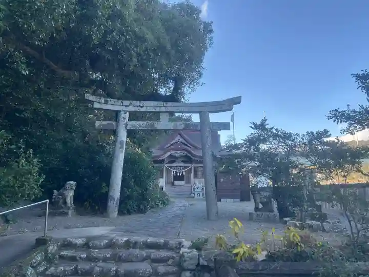立磐神社の{uncategorized: "未分類", other: "その他", undefined: "問題あり", building: "その他建物", grave: "お墓", sacred_gate: "鳥居", guardian: "狛犬", statue: "像", buddha: "仏像", history: "歴史", nature: "自然", garden: "庭園", animal: "動物", pagoda: "塔", temizu: "手水舎", mountain_gate: "山門・神門", sanctuary: "本殿・本堂", subordinate: "末社・摂社", art: "芸術", scenery: "景色", jizo: "地蔵", ema: "絵馬", goshuin: "御朱印", omikuji: "おみくじ", items: "授与品その他", amulet: "お守り", goshuincho: "御朱印帳", eats: "食事", festival: "お祭り", votive_dance: "神楽", shichigosan: "七五三参", wedding: "結婚式", experience: "体験その他", initially: "初詣", around: "周辺", anti_infection: "感染症対策"}