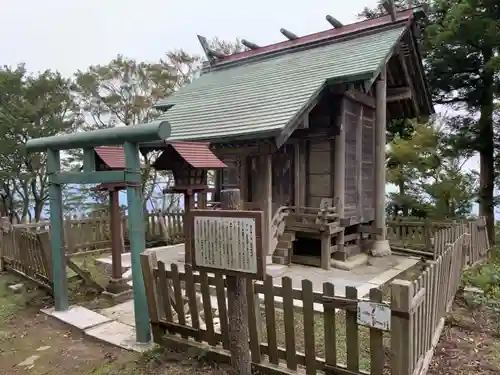 金華山黄金山神社の本殿