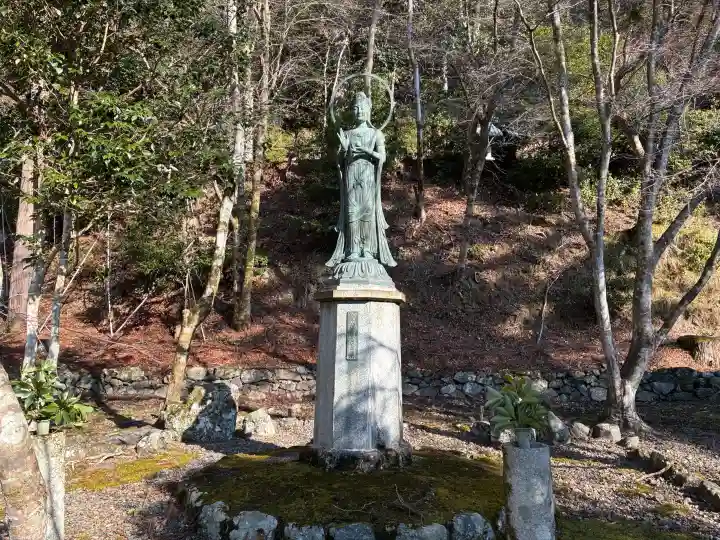 高山寺の{uncategorized: "未分類", other: "その他", undefined: "問題あり", building: "その他建物", grave: "お墓", sacred_gate: "鳥居", guardian: "狛犬", statue: "像", buddha: "仏像", history: "歴史", nature: "自然", garden: "庭園", animal: "動物", pagoda: "塔", temizu: "手水舎", mountain_gate: "山門・神門", sanctuary: "本殿・本堂", subordinate: "末社・摂社", art: "芸術", scenery: "景色", jizo: "地蔵", ema: "絵馬", goshuin: "御朱印", omikuji: "おみくじ", items: "授与品その他", amulet: "お守り", goshuincho: "御朱印帳", eats: "食事", festival: "お祭り", votive_dance: "神楽", shichigosan: "七五三参", wedding: "結婚式", experience: "体験その他", initially: "初詣", around: "周辺", anti_infection: "感染症対策"}