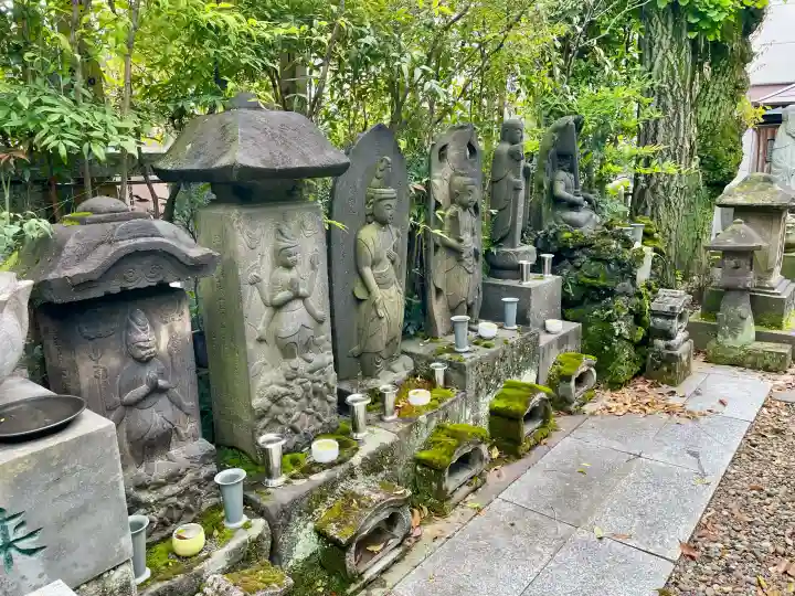 大林院の{uncategorized: "未分類", other: "その他", undefined: "問題あり", building: "その他建物", grave: "お墓", sacred_gate: "鳥居", guardian: "狛犬", statue: "像", buddha: "仏像", history: "歴史", nature: "自然", garden: "庭園", animal: "動物", pagoda: "塔", temizu: "手水舎", mountain_gate: "山門・神門", sanctuary: "本殿・本堂", subordinate: "末社・摂社", art: "芸術", scenery: "景色", jizo: "地蔵", ema: "絵馬", goshuin: "御朱印", omikuji: "おみくじ", items: "授与品その他", amulet: "お守り", goshuincho: "御朱印帳", eats: "食事", festival: "お祭り", votive_dance: "神楽", shichigosan: "七五三参", wedding: "結婚式", experience: "体験その他", initially: "初詣", around: "周辺", anti_infection: "感染症対策"}