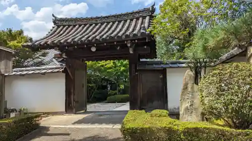 天得院の山門