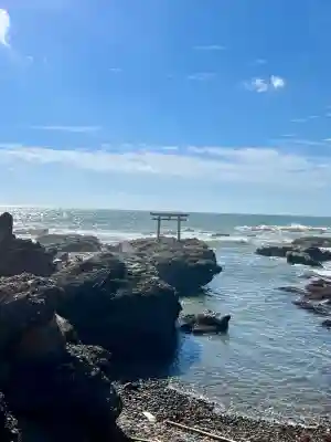 大洗磯前神社の{uncategorized: "未分類", other: "その他", undefined: "問題あり", building: "その他建物", grave: "お墓", sacred_gate: "鳥居", guardian: "狛犬", statue: "像", buddha: "仏像", history: "歴史", nature: "自然", garden: "庭園", animal: "動物", pagoda: "塔", temizu: "手水舎", mountain_gate: "山門・神門", sanctuary: "本殿・本堂", subordinate: "末社・摂社", art: "芸術", scenery: "景色", jizo: "地蔵", ema: "絵馬", goshuin: "御朱印", omikuji: "おみくじ", items: "授与品その他", amulet: "お守り", goshuincho: "御朱印帳", eats: "食事", festival: "お祭り", votive_dance: "神楽", shichigosan: "七五三参", wedding: "結婚式", experience: "体験その他", initially: "初詣", around: "周辺", anti_infection: "感染症対策"}