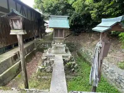 日枝神社 (甲南町稗谷)の{uncategorized: "未分類", other: "その他", undefined: "問題あり", building: "その他建物", grave: "お墓", sacred_gate: "鳥居", guardian: "狛犬", statue: "像", buddha: "仏像", history: "歴史", nature: "自然", garden: "庭園", animal: "動物", pagoda: "塔", temizu: "手水舎", mountain_gate: "山門・神門", sanctuary: "本殿・本堂", subordinate: "末社・摂社", art: "芸術", scenery: "景色", jizo: "地蔵", ema: "絵馬", goshuin: "御朱印", omikuji: "おみくじ", items: "授与品その他", amulet: "お守り", goshuincho: "御朱印帳", eats: "食事", festival: "お祭り", votive_dance: "神楽", shichigosan: "七五三参", wedding: "結婚式", experience: "体験その他", initially: "初詣", around: "周辺", anti_infection: "感染症対策"}
