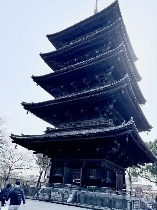 東寺(教王護国寺)の{uncategorized: "未分類", other: "その他", undefined: "問題あり", building: "その他建物", grave: "お墓", sacred_gate: "鳥居", guardian: "狛犬", statue: "像", buddha: "仏像", history: "歴史", nature: "自然", garden: "庭園", animal: "動物", pagoda: "塔", temizu: "手水舎", mountain_gate: "山門・神門", sanctuary: "本殿・本堂", subordinate: "末社・摂社", art: "芸術", scenery: "景色", jizo: "地蔵", ema: "絵馬", goshuin: "御朱印", omikuji: "おみくじ", items: "授与品その他", amulet: "お守り", goshuincho: "御朱印帳", eats: "食事", festival: "お祭り", votive_dance: "神楽", shichigosan: "七五三参", wedding: "結婚式", experience: "体験その他", initially: "初詣", around: "周辺", anti_infection: "感染症対策"}