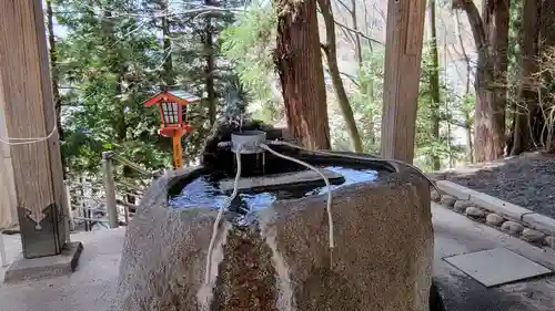 新倉富士浅間神社の手水舎