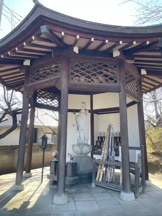 同聚院の{uncategorized: "未分類", other: "その他", undefined: "問題あり", building: "その他建物", grave: "お墓", sacred_gate: "鳥居", guardian: "狛犬", statue: "像", buddha: "仏像", history: "歴史", nature: "自然", garden: "庭園", animal: "動物", pagoda: "塔", temizu: "手水舎", mountain_gate: "山門・神門", sanctuary: "本殿・本堂", subordinate: "末社・摂社", art: "芸術", scenery: "景色", jizo: "地蔵", ema: "絵馬", goshuin: "御朱印", omikuji: "おみくじ", items: "授与品その他", amulet: "お守り", goshuincho: "御朱印帳", eats: "食事", festival: "お祭り", votive_dance: "神楽", shichigosan: "七五三参", wedding: "結婚式", experience: "体験その他", initially: "初詣", around: "周辺", anti_infection: "感染症対策"}