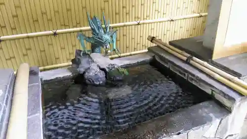 銀杏岡八幡神社の手水舎