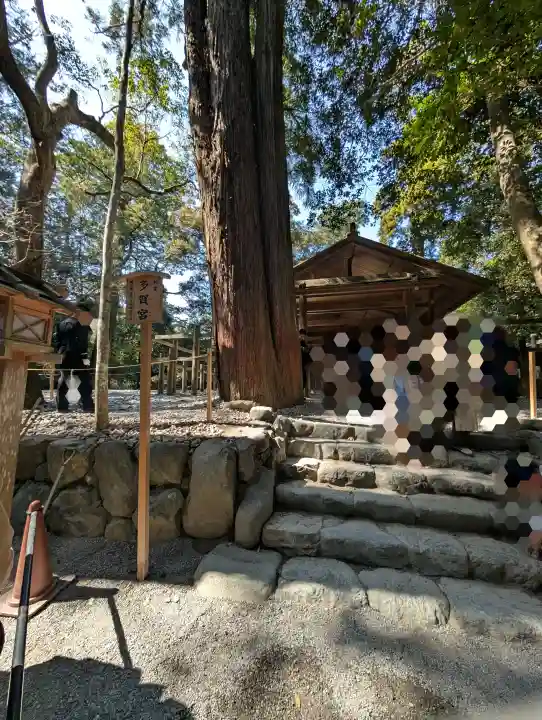 伊勢神宮外宮(豊受大神宮)の{uncategorized: "未分類", other: "その他", undefined: "問題あり", building: "その他建物", grave: "お墓", sacred_gate: "鳥居", guardian: "狛犬", statue: "像", buddha: "仏像", history: "歴史", nature: "自然", garden: "庭園", animal: "動物", pagoda: "塔", temizu: "手水舎", mountain_gate: "山門・神門", sanctuary: "本殿・本堂", subordinate: "末社・摂社", art: "芸術", scenery: "景色", jizo: "地蔵", ema: "絵馬", goshuin: "御朱印", omikuji: "おみくじ", items: "授与品その他", amulet: "お守り", goshuincho: "御朱印帳", eats: "食事", festival: "お祭り", votive_dance: "神楽", shichigosan: "七五三参", wedding: "結婚式", experience: "体験その他", initially: "初詣", around: "周辺", anti_infection: "感染症対策"}