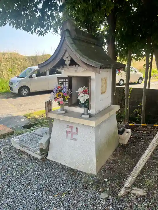 心鏡寺の{uncategorized: "未分類", other: "その他", undefined: "問題あり", building: "その他建物", grave: "お墓", sacred_gate: "鳥居", guardian: "狛犬", statue: "像", buddha: "仏像", history: "歴史", nature: "自然", garden: "庭園", animal: "動物", pagoda: "塔", temizu: "手水舎", mountain_gate: "山門・神門", sanctuary: "本殿・本堂", subordinate: "末社・摂社", art: "芸術", scenery: "景色", jizo: "地蔵", ema: "絵馬", goshuin: "御朱印", omikuji: "おみくじ", items: "授与品その他", amulet: "お守り", goshuincho: "御朱印帳", eats: "食事", festival: "お祭り", votive_dance: "神楽", shichigosan: "七五三参", wedding: "結婚式", experience: "体験その他", initially: "初詣", around: "周辺", anti_infection: "感染症対策"}