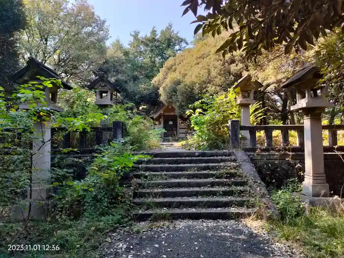 玉湖神社跡の建物その他