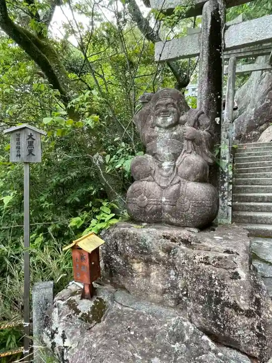 阿賀神社の{uncategorized: "未分類", other: "その他", undefined: "問題あり", building: "その他建物", grave: "お墓", sacred_gate: "鳥居", guardian: "狛犬", statue: "像", buddha: "仏像", history: "歴史", nature: "自然", garden: "庭園", animal: "動物", pagoda: "塔", temizu: "手水舎", mountain_gate: "山門・神門", sanctuary: "本殿・本堂", subordinate: "末社・摂社", art: "芸術", scenery: "景色", jizo: "地蔵", ema: "絵馬", goshuin: "御朱印", omikuji: "おみくじ", items: "授与品その他", amulet: "お守り", goshuincho: "御朱印帳", eats: "食事", festival: "お祭り", votive_dance: "神楽", shichigosan: "七五三参", wedding: "結婚式", experience: "体験その他", initially: "初詣", around: "周辺", anti_infection: "感染症対策"}