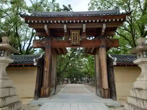 西宮神社の山門