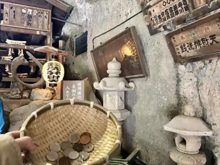 銭洗弁財天宇賀福神社(神奈川県)