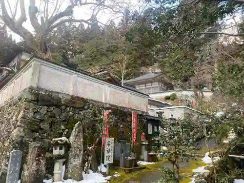 瑠璃寺の{uncategorized: "未分類", other: "その他", undefined: "問題あり", building: "その他建物", grave: "お墓", sacred_gate: "鳥居", guardian: "狛犬", statue: "像", buddha: "仏像", history: "歴史", nature: "自然", garden: "庭園", animal: "動物", pagoda: "塔", temizu: "手水舎", mountain_gate: "山門・神門", sanctuary: "本殿・本堂", subordinate: "末社・摂社", art: "芸術", scenery: "景色", jizo: "地蔵", ema: "絵馬", goshuin: "御朱印", omikuji: "おみくじ", items: "授与品その他", amulet: "お守り", goshuincho: "御朱印帳", eats: "食事", festival: "お祭り", votive_dance: "神楽", shichigosan: "七五三参", wedding: "結婚式", experience: "体験その他", initially: "初詣", around: "周辺", anti_infection: "感染症対策"}