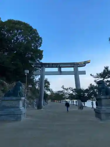 厳島神社の{uncategorized: "未分類", other: "その他", undefined: "問題あり", building: "その他建物", grave: "お墓", sacred_gate: "鳥居", guardian: "狛犬", statue: "像", buddha: "仏像", history: "歴史", nature: "自然", garden: "庭園", animal: "動物", pagoda: "塔", temizu: "手水舎", mountain_gate: "山門・神門", sanctuary: "本殿・本堂", subordinate: "末社・摂社", art: "芸術", scenery: "景色", jizo: "地蔵", ema: "絵馬", goshuin: "御朱印", omikuji: "おみくじ", items: "授与品その他", amulet: "お守り", goshuincho: "御朱印帳", eats: "食事", festival: "お祭り", votive_dance: "神楽", shichigosan: "七五三参", wedding: "結婚式", experience: "体験その他", initially: "初詣", around: "周辺", anti_infection: "感染症対策"}