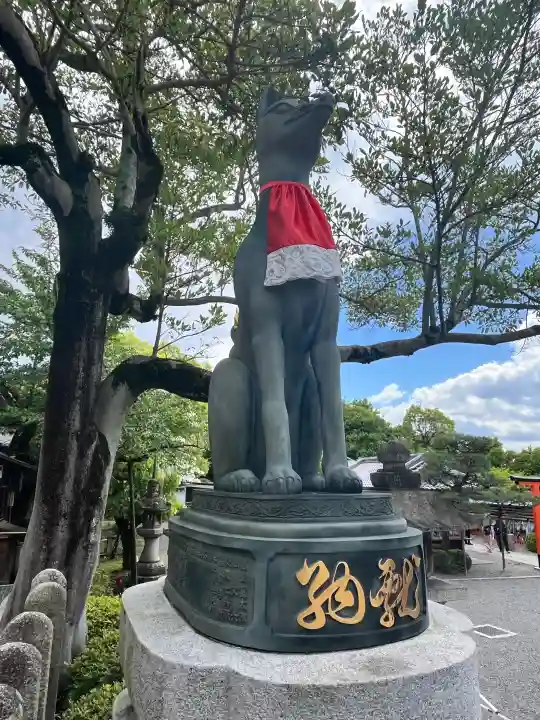 伏見稲荷大社の{uncategorized: "未分類", other: "その他", undefined: "問題あり", building: "その他建物", grave: "お墓", sacred_gate: "鳥居", guardian: "狛犬", statue: "像", buddha: "仏像", history: "歴史", nature: "自然", garden: "庭園", animal: "動物", pagoda: "塔", temizu: "手水舎", mountain_gate: "山門・神門", sanctuary: "本殿・本堂", subordinate: "末社・摂社", art: "芸術", scenery: "景色", jizo: "地蔵", ema: "絵馬", goshuin: "御朱印", omikuji: "おみくじ", items: "授与品その他", amulet: "お守り", goshuincho: "御朱印帳", eats: "食事", festival: "お祭り", votive_dance: "神楽", shichigosan: "七五三参", wedding: "結婚式", experience: "体験その他", initially: "初詣", around: "周辺", anti_infection: "感染症対策"}