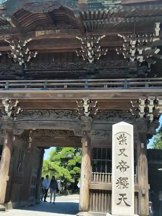 題経寺(柴又帝釈天)の山門・神門